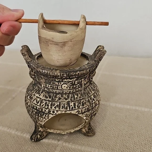 Essentual Oil & Wax Melt Warmer - Picture 4 of 6